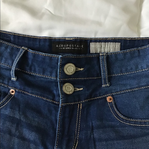 High-waisted Shorts - Picture 3 of 3